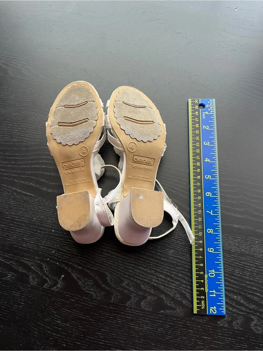 Cherokee White Faux Silk Flower Rhinestone Block Heel Sandals Dress Shoes Size 4